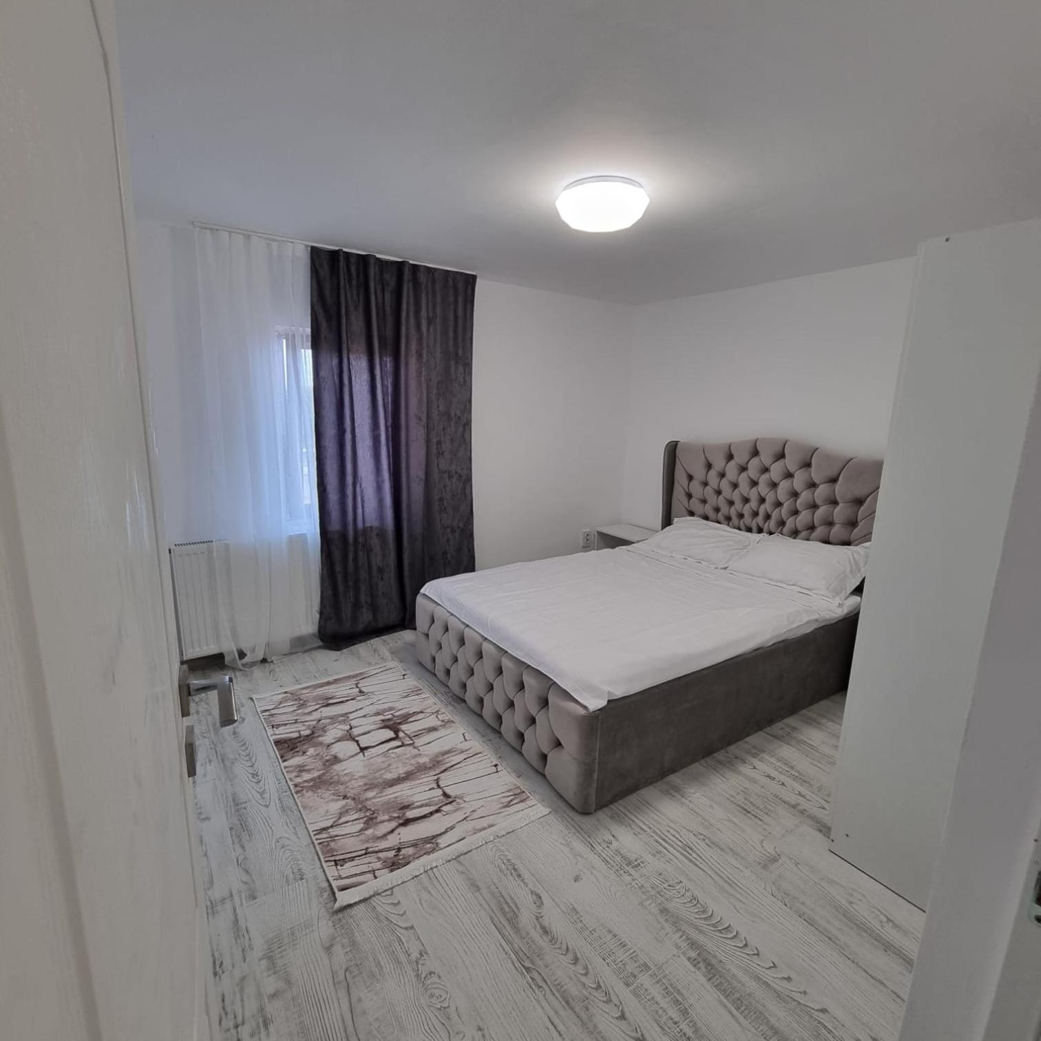 Lovely 2 Bedrooms Flat Cornelia- Central Corabia Exterior photo